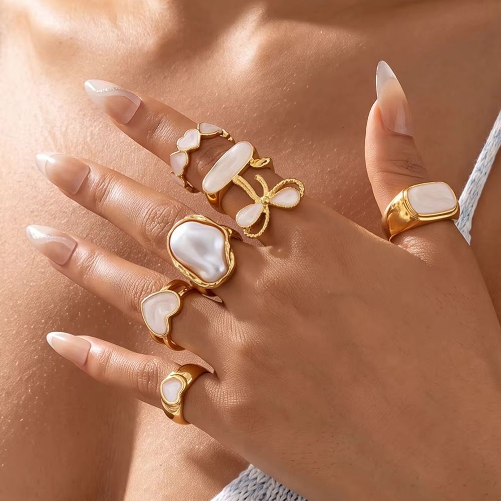 Vintage Punk Knuckle Rings Set - 7個入りセット。ボヘミアン風のパール、ハート、リボン、金属リング。トレンド感のあるパンクスタイルで、不規則な幾何学模様の、中空の幅広なナックルリング。新しいジュエリー。