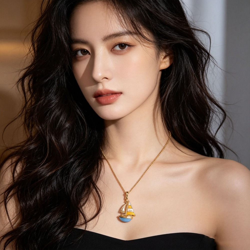 上品なエナメル加工のブルーの帆船ペンダントネックレス。イニシ - Initial Letter Necklace 18K Gold のレビューと価格
